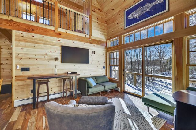 86 Governor Wentworth Highway, Tuftonboro, NH 03853