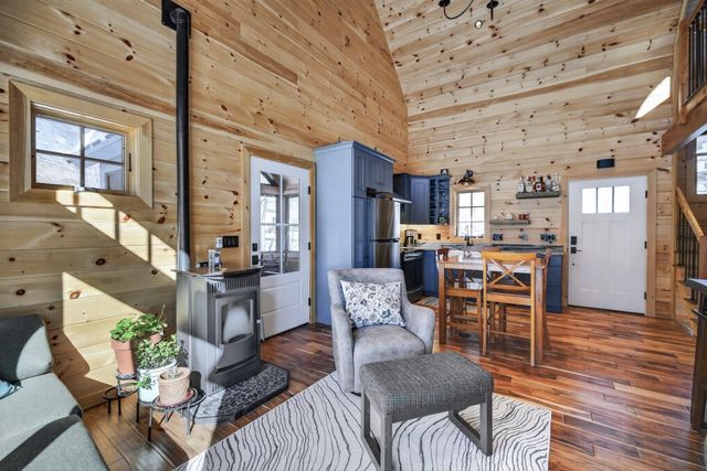 86 Governor Wentworth Highway, Tuftonboro, NH 03853