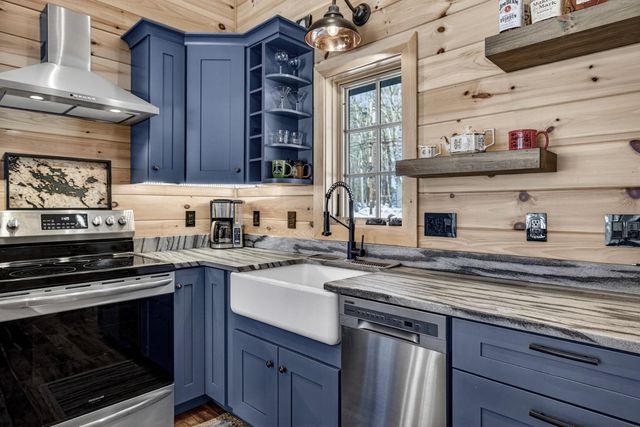 86 Governor Wentworth Highway, Tuftonboro, NH 03853