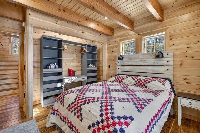 86 Governor Wentworth Highway, Tuftonboro, NH 03853