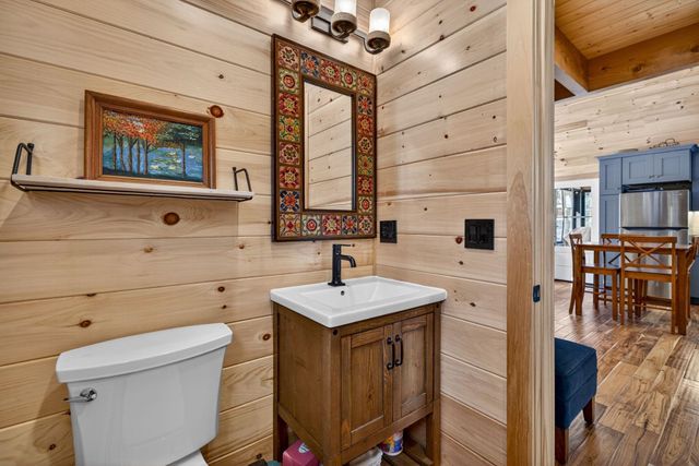 86 Governor Wentworth Highway, Tuftonboro, NH 03853