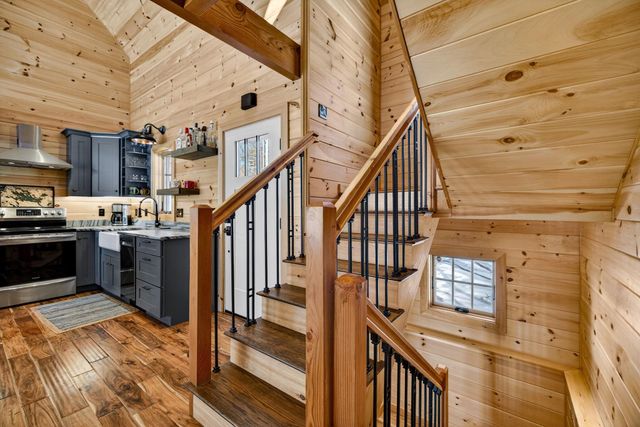 86 Governor Wentworth Highway, Tuftonboro, NH 03853