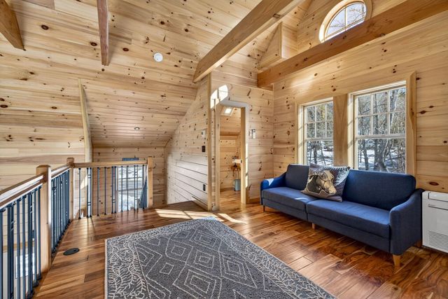 86 Governor Wentworth Highway, Tuftonboro, NH 03853