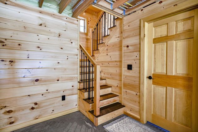 86 Governor Wentworth Highway, Tuftonboro, NH 03853