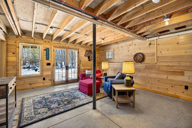 86 Governor Wentworth Highway, Tuftonboro, NH 03853