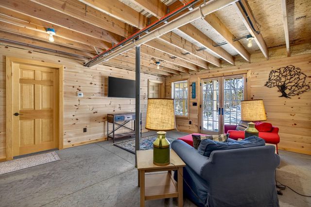 86 Governor Wentworth Highway, Tuftonboro, NH 03853