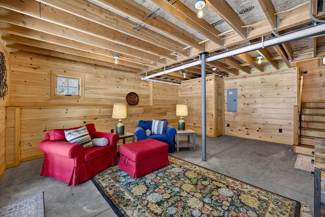 86 Governor Wentworth Highway, Tuftonboro, NH 03853