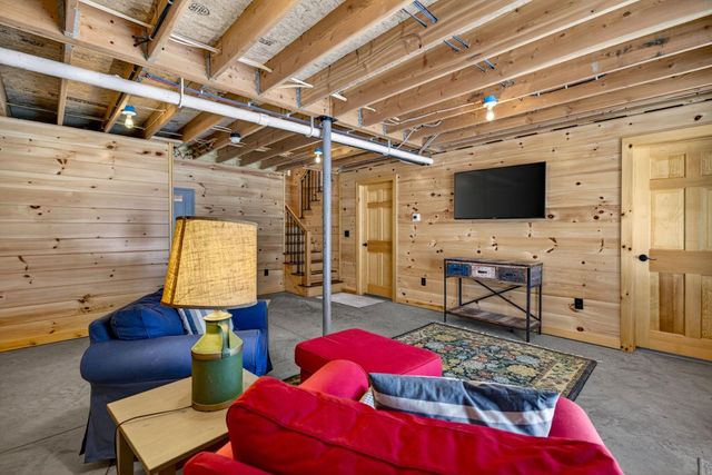 86 Governor Wentworth Highway, Tuftonboro, NH 03853