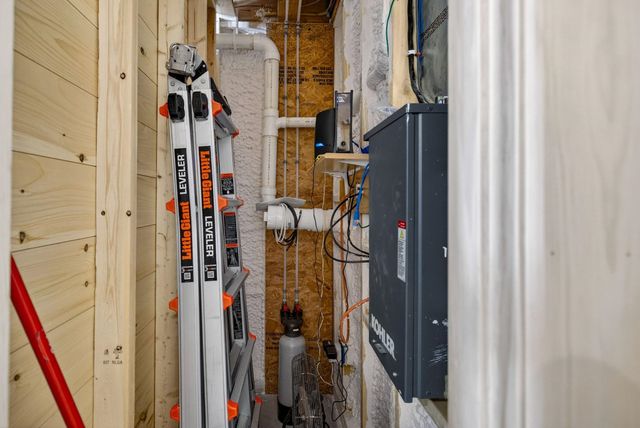 86 Governor Wentworth Highway, Tuftonboro, NH 03853