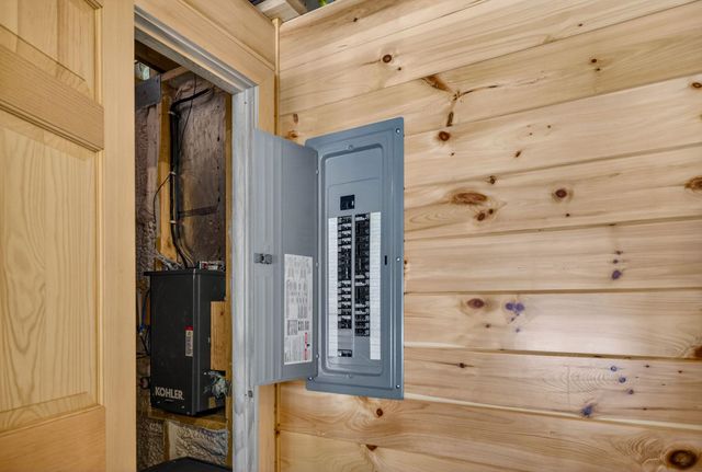 86 Governor Wentworth Highway, Tuftonboro, NH 03853