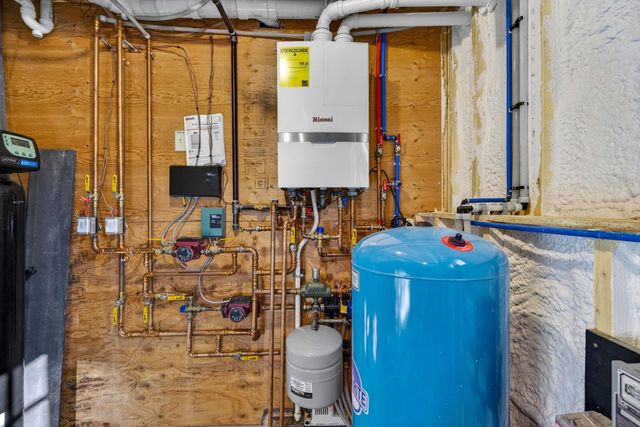 86 Governor Wentworth Highway, Tuftonboro, NH 03853