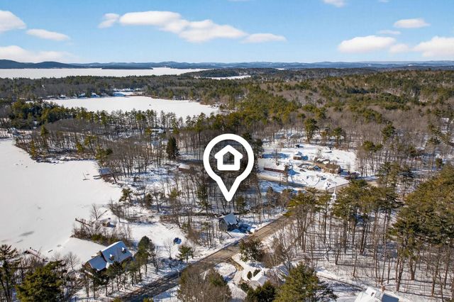 86 Governor Wentworth Highway, Tuftonboro, NH 03853