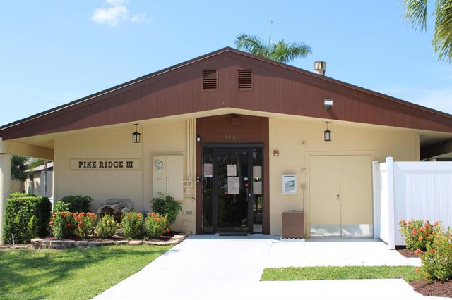 327 Pine Ridge Circle B-2, Greenacres, FL 33463