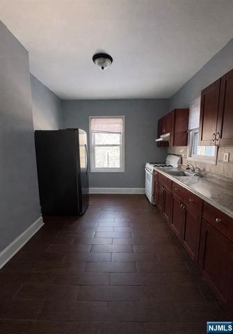 103 10th Street, Newark, NJ 07107