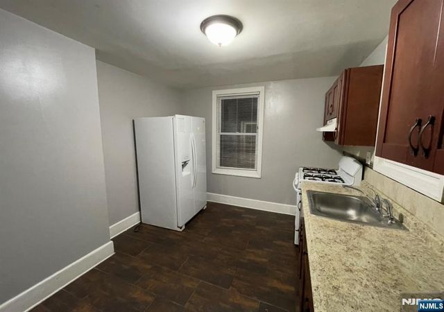 103 10th Street, Newark, NJ 07107