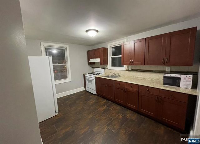 103 10th Street, Newark, NJ 07107