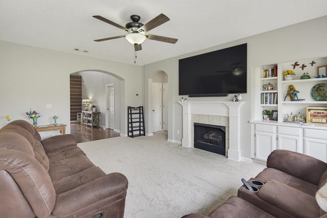 25 FAIROAKS DR, Oakland, TN 38060