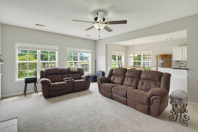 25 FAIROAKS DR, Oakland, TN 38060