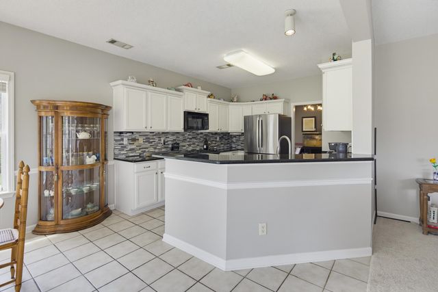 25 FAIROAKS DR, Oakland, TN 38060