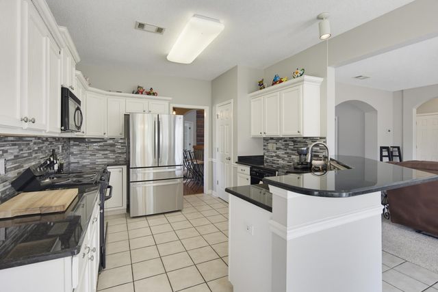 25 FAIROAKS DR, Oakland, TN 38060
