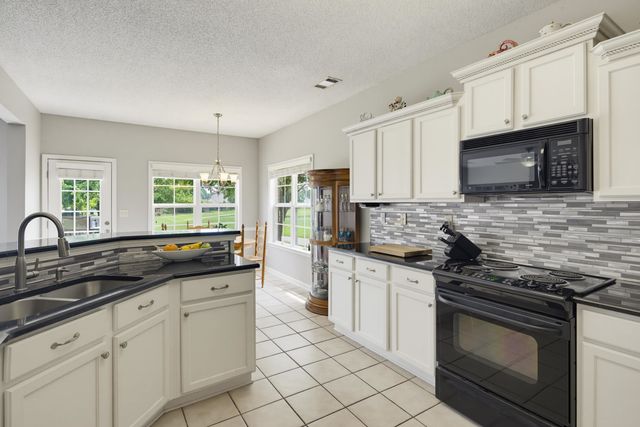 25 FAIROAKS DR, Oakland, TN 38060