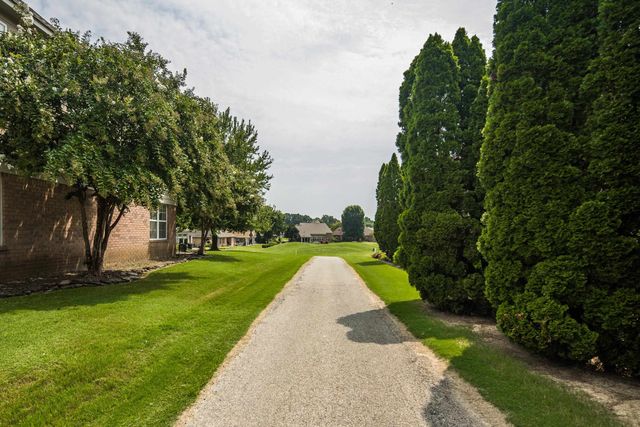 25 FAIROAKS DR, Oakland, TN 38060
