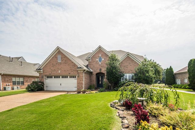 25 FAIROAKS DR, Oakland, TN 38060