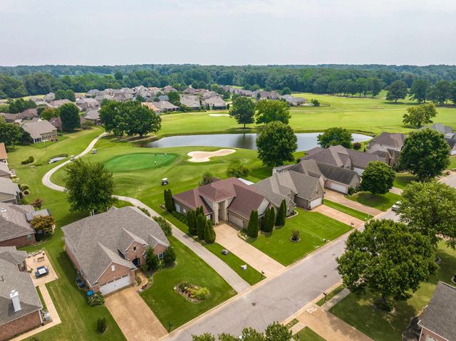 25 FAIROAKS DR, Oakland, TN 38060