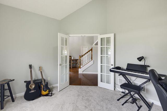 25 FAIROAKS DR, Oakland, TN 38060