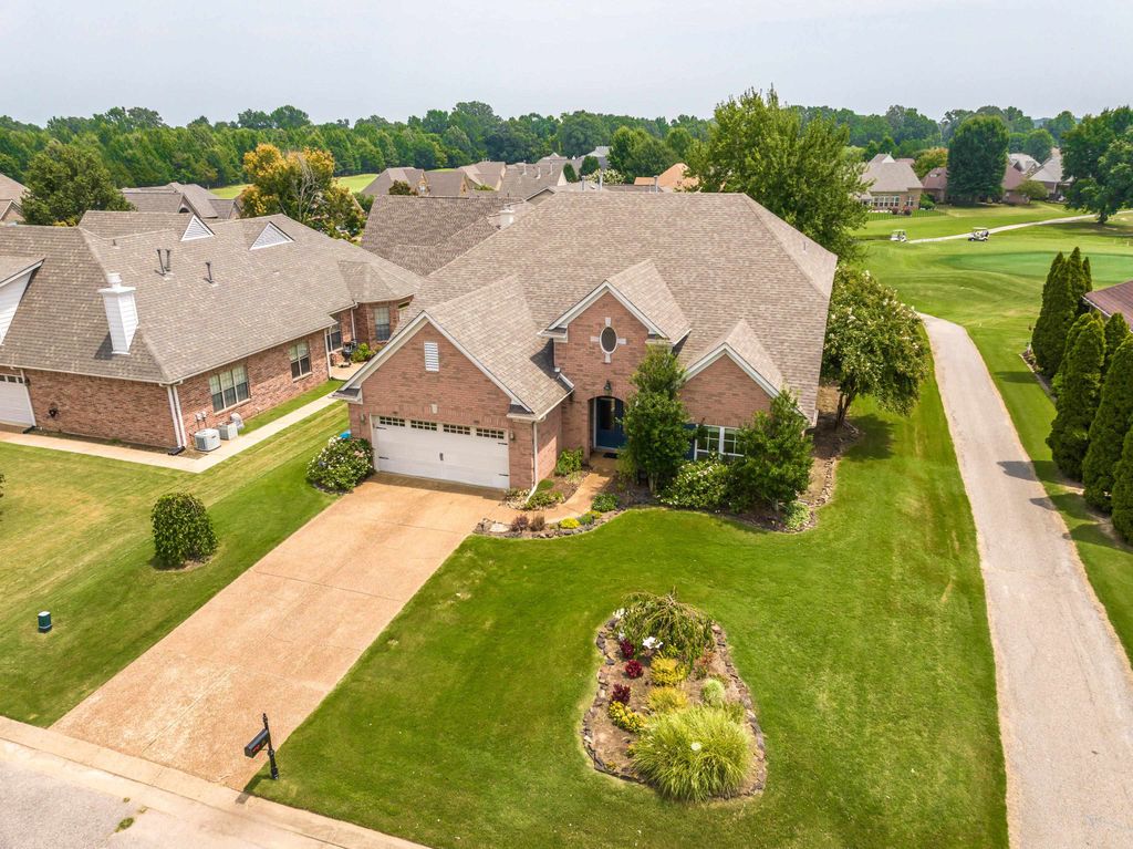 25 FAIROAKS DR, Oakland, TN 38060