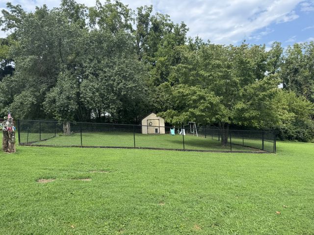 2044 Laura Ln, Springfield, TN 37172