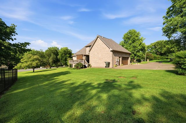 2044 Laura Ln, Springfield, TN 37172