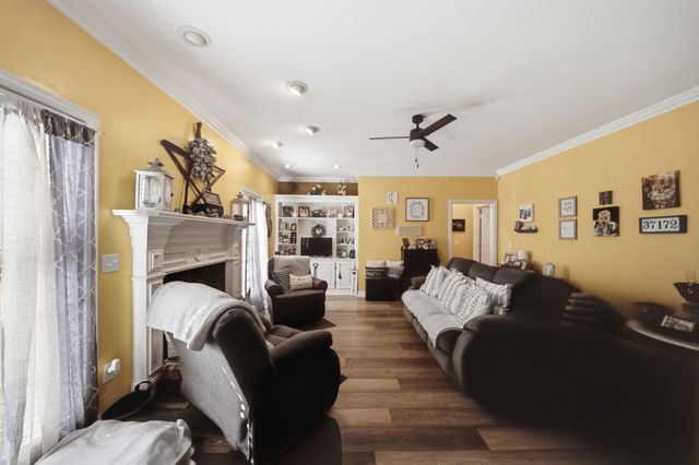 2044 Laura Ln, Springfield, TN 37172