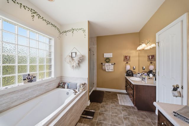 2044 Laura Ln, Springfield, TN 37172
