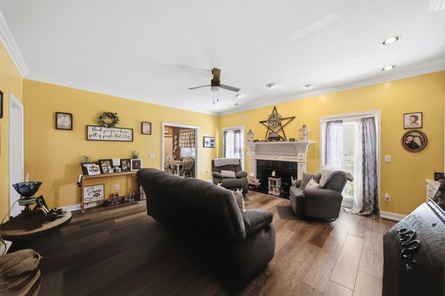2044 Laura Ln, Springfield, TN 37172