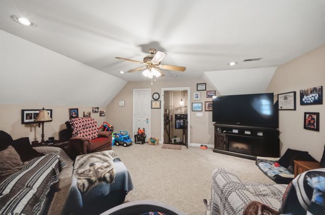 2044 Laura Ln, Springfield, TN 37172