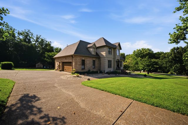 2044 Laura Ln, Springfield, TN 37172
