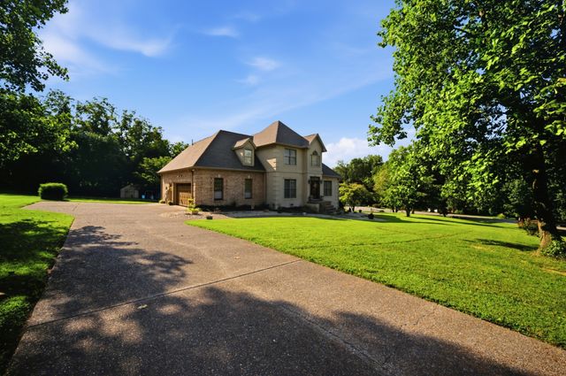 2044 Laura Ln, Springfield, TN 37172