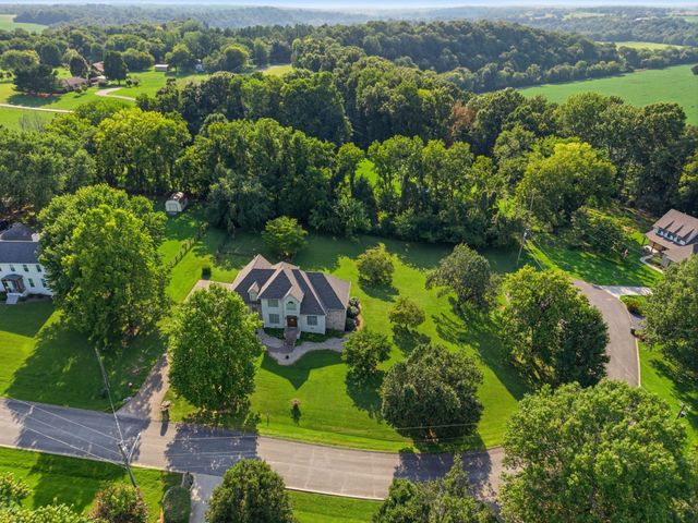 2044 Laura Ln, Springfield, TN 37172