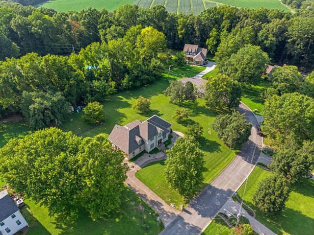 2044 Laura Ln, Springfield, TN 37172