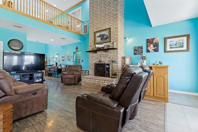 944 Land Of Goshen Drive, Springtown, TX 76082
