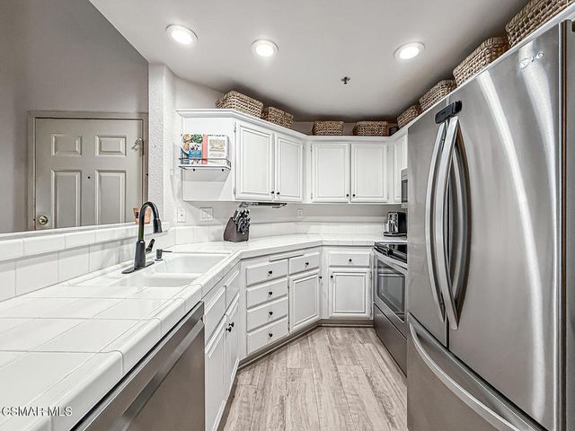 5837 Oak Bend Lane 302, Oak Park, CA 91377