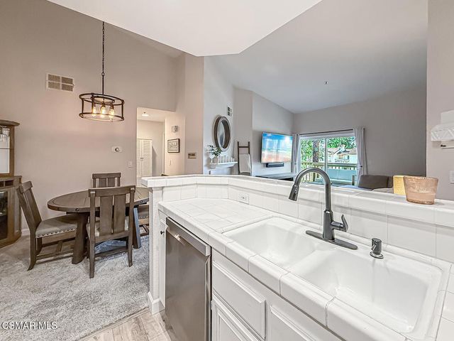 5837 Oak Bend Lane 302, Oak Park, CA 91377