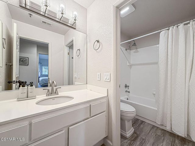 5837 Oak Bend Lane 302, Oak Park, CA 91377