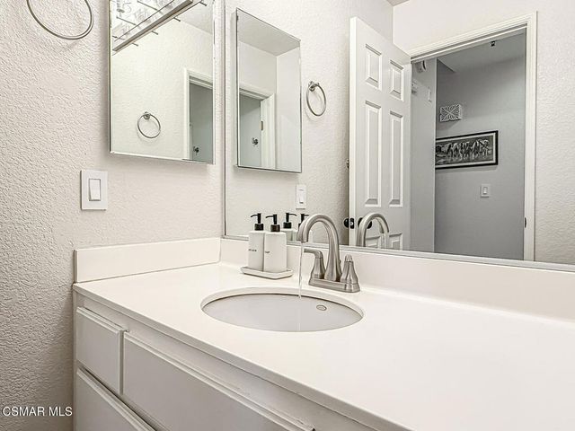 5837 Oak Bend Lane 302, Oak Park, CA 91377