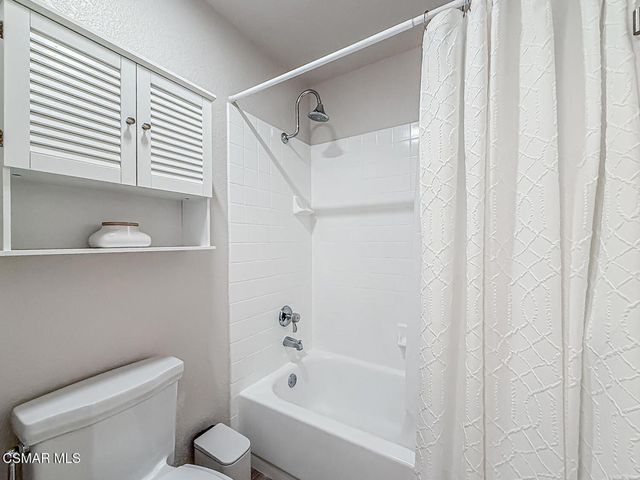5837 Oak Bend Lane 302, Oak Park, CA 91377