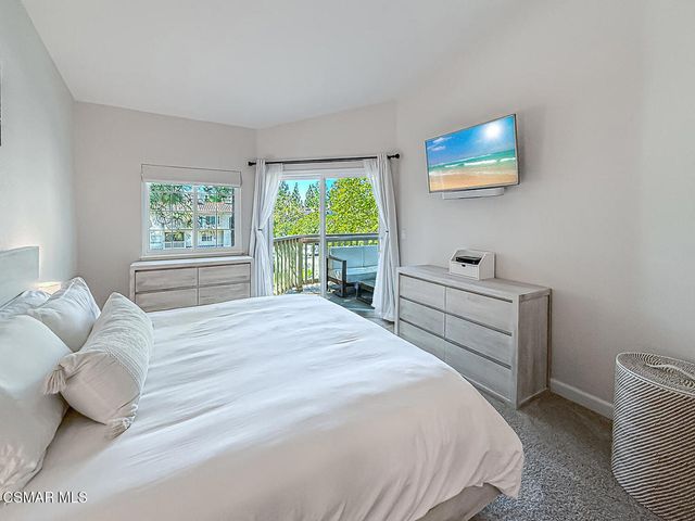 5837 Oak Bend Lane 302, Oak Park, CA 91377