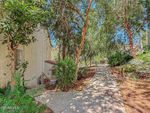5837 Oak Bend Lane 302, Oak Park, CA 91377
