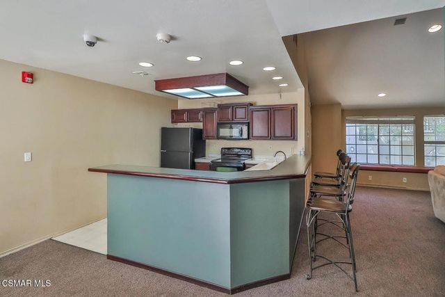 5837 Oak Bend Lane 302, Oak Park, CA 91377