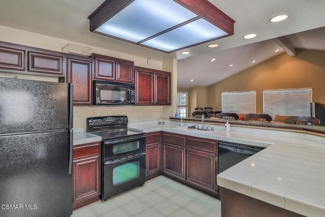 5837 Oak Bend Lane 302, Oak Park, CA 91377
